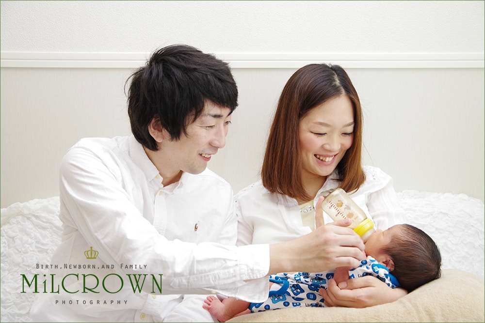 ニューボーンフォト　家族写真　MiLCROWN