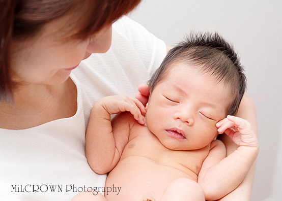 ニューボーンフォト　ミルクラウン　新生児